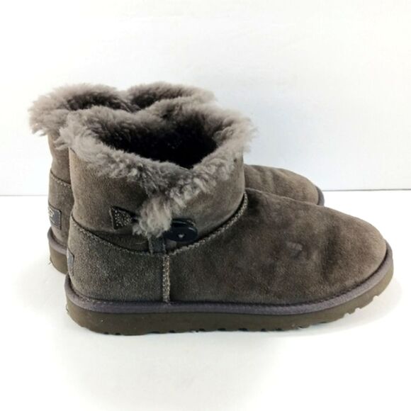 UGG Mini Bailey Button II Sheepskin Boots Booties in Grey. Woman's 5 - Picture 9 of 15